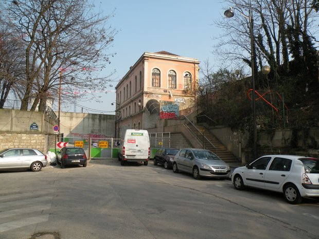  jolie gare RER, rue du Loiret